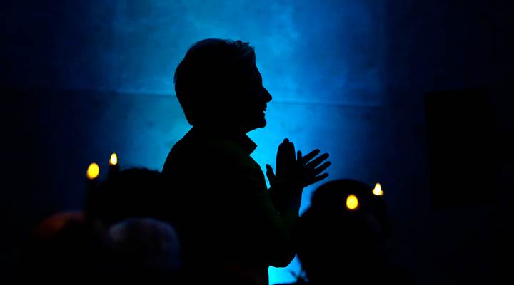 Gun Control Lobby Gives Hillary Clinton Participation Trophy